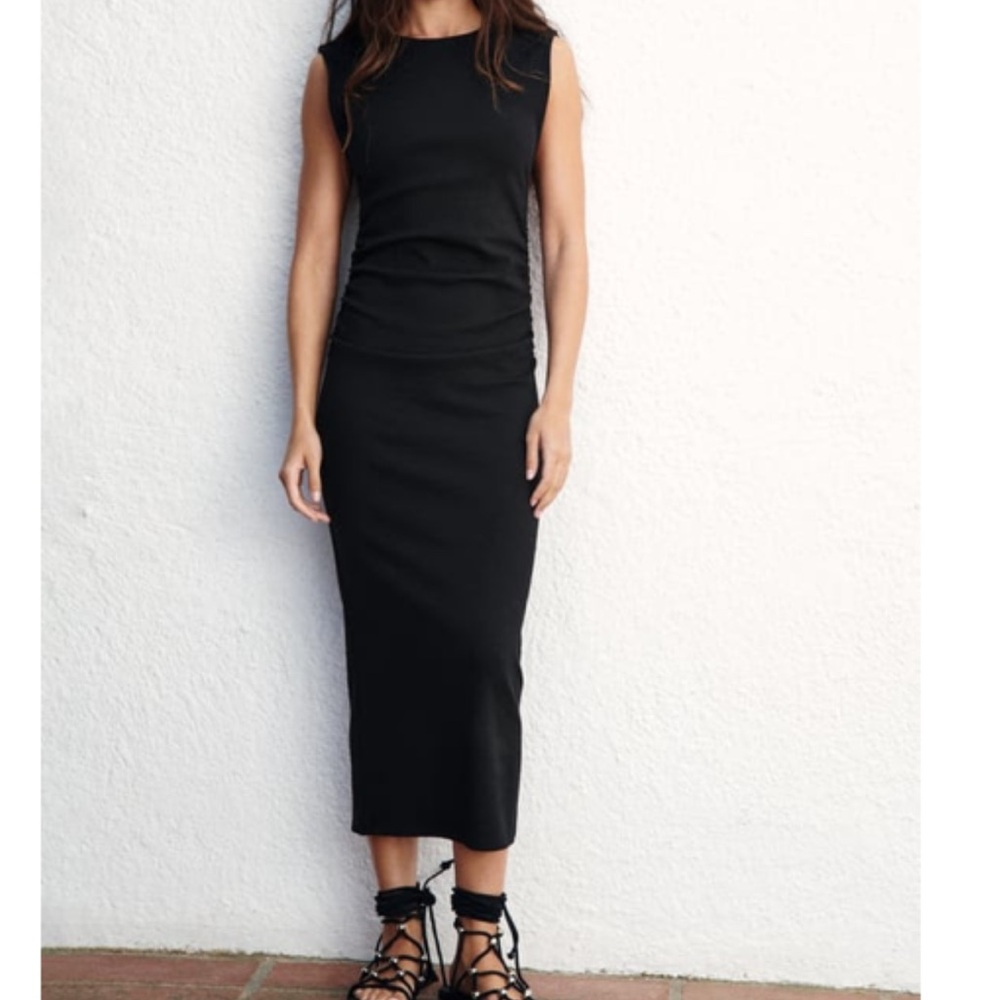 Zara ruched midi dress in black size medium